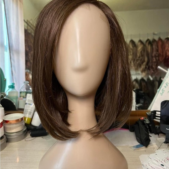 Chelsey Smith Cosmetics wig - Picture 2 of 4